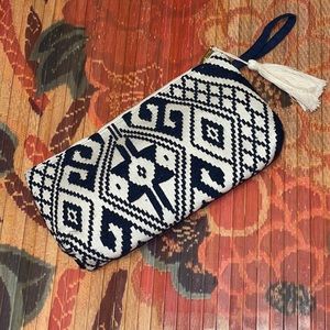 HANDMADE!! Beautiful Embroidered Wristlet Clutch Makeup Bag